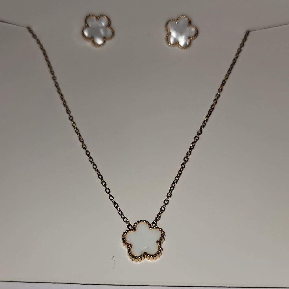 Double- Sided Gold and White Flower Pendant Necklace and Earring Set